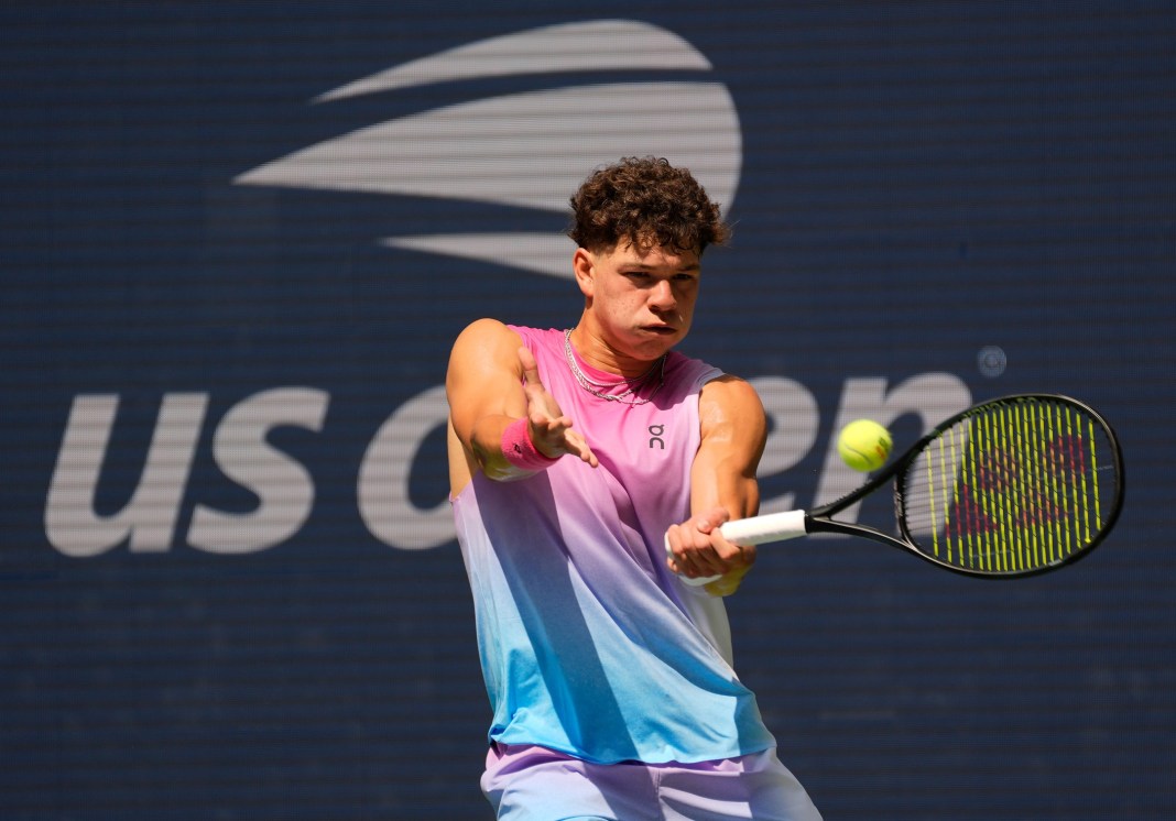 Ben Shelton hits a forehand in his match against Dominic Thiem at the 2024 US Open.