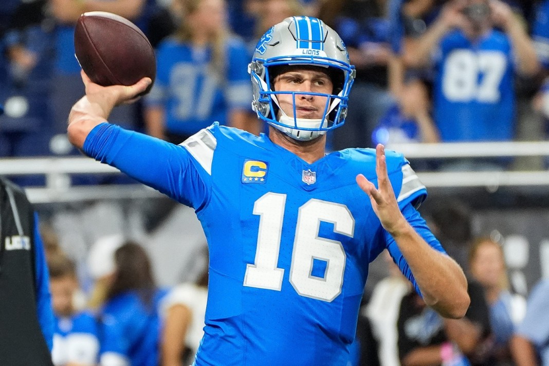 Lions quarterback Jared Goff throws a pass against the Buccaneers.