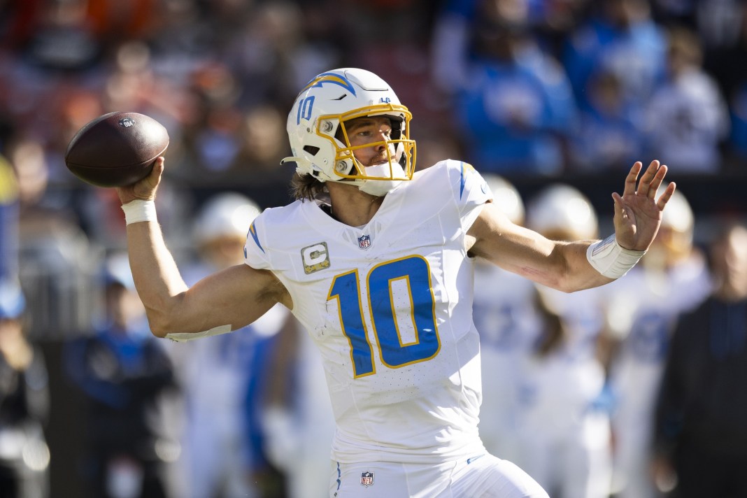 Chargers star Justin Herbert throws a pass in a meeting with the Browns in the 2024 NFL season.