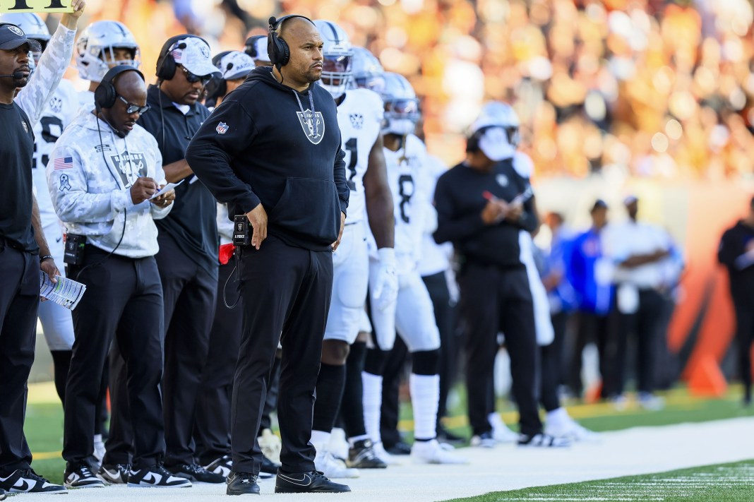 las vegas raiders head coach antonio pierce