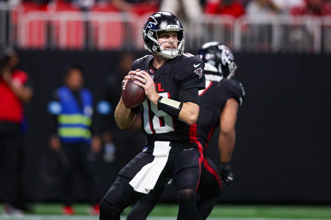 Atlanta Falcons quarterback Kirk Cousins (18) drops back to pass against the Los Angeles Chargers in the fourth quarter at Mercedes-Benz Stadium