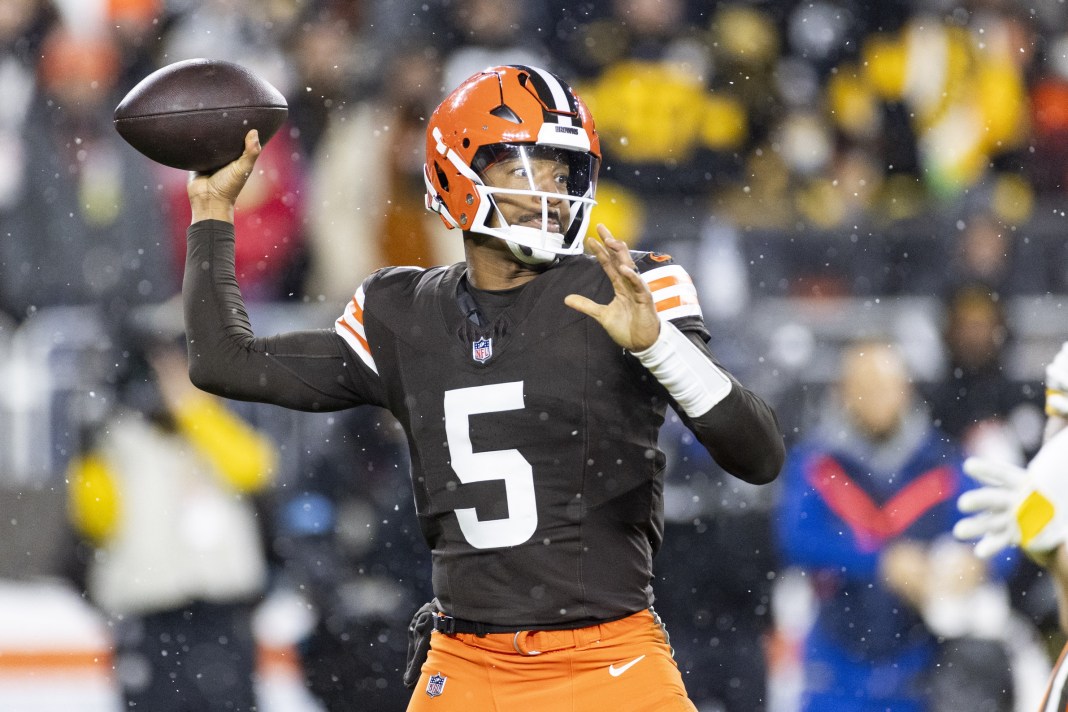 Cleveland Browns quarterback Jameis Winston throws the ball during the second quarter against the Pittsburgh Steelers at Huntington Bank Field Stadium