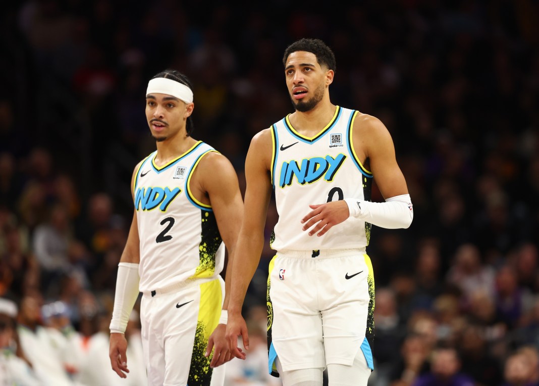 Pacers guard Tyrese Haliburton and Andrew Nembhard walk around against the Suns during the 2024-25 NBA season.