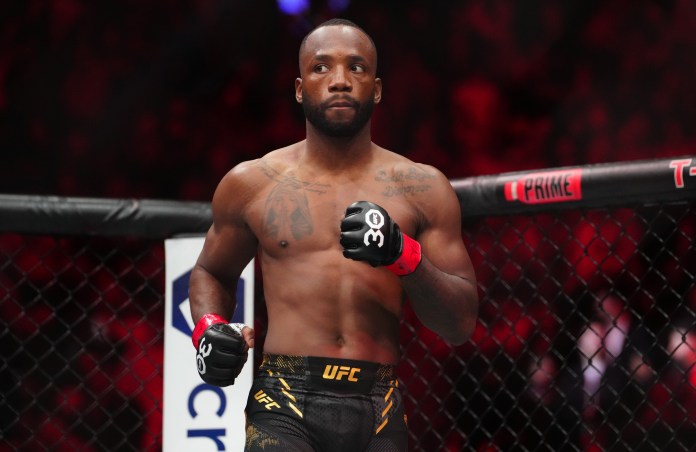 Leon Edwards (red gloves) fights Colby Covington (blue gloves) during UFC 296 at T-Mobile Arena in Las Vegas, Nevada, on December 16, 2023.