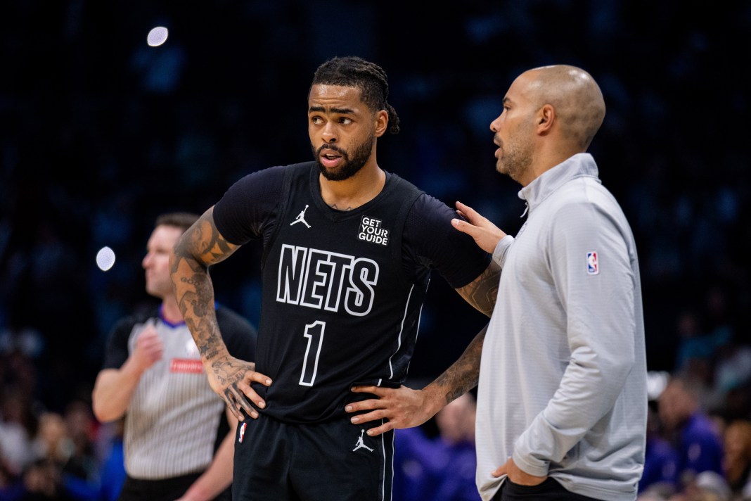 Nets coach Jordi Fernandez talks to D'Angelo Russell during the 2024-25 NBA season.