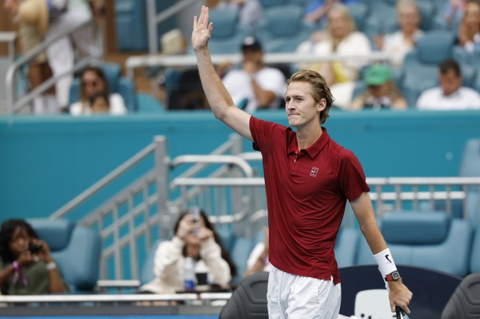 Sebastian Korda waves to the crowd in a match against Novak Djokovic at the 2025 Miami Open.