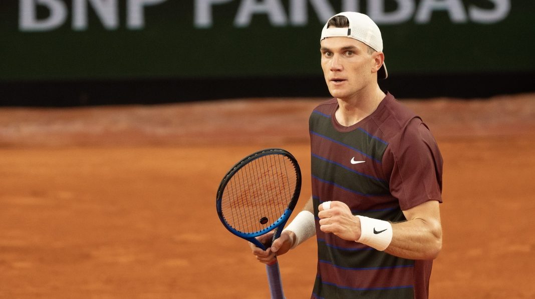 Jack Draper celebrates a point in a match against Mattia Bellucci at the 2025 French Open in Roland Garros.