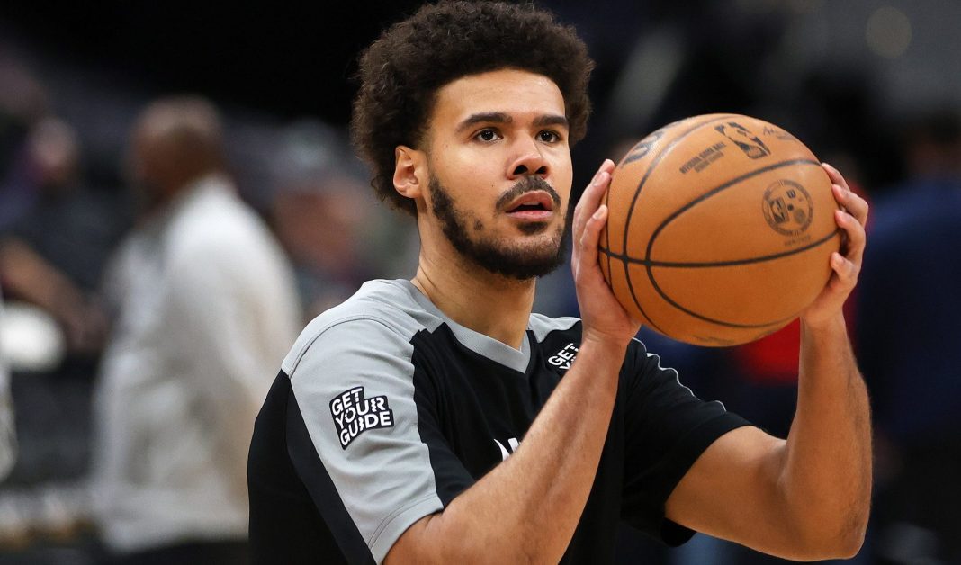 Cameron Johnson warms up in a game against the Wizards during the 2024-25 NBA season.