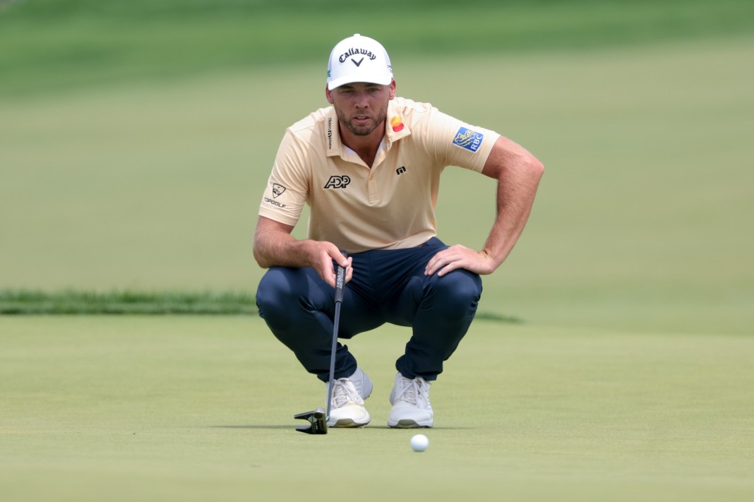 Sam Burns, the leader heading into Round 3 at the 2025 US Open, lines up a putt.