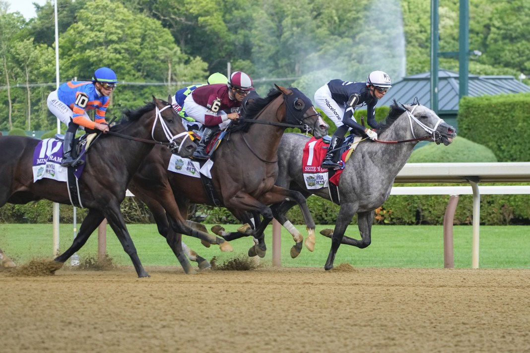 Saratoga horse racing