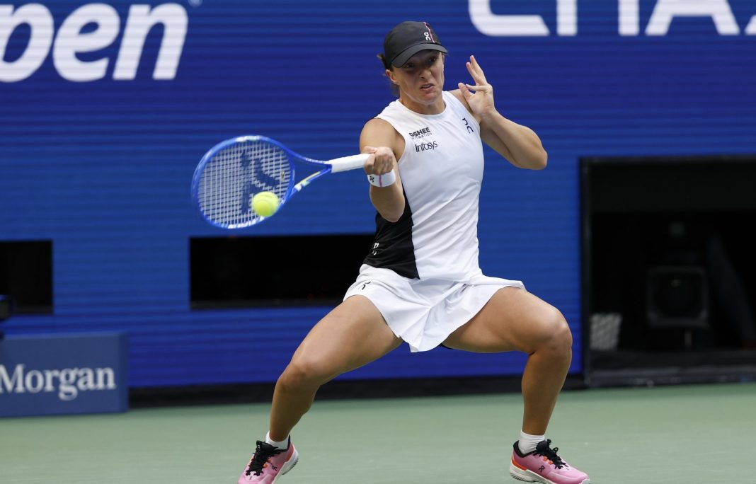 Iga Swiatek hits a forehand against Amanda Anisimova at the 2025 US Open.