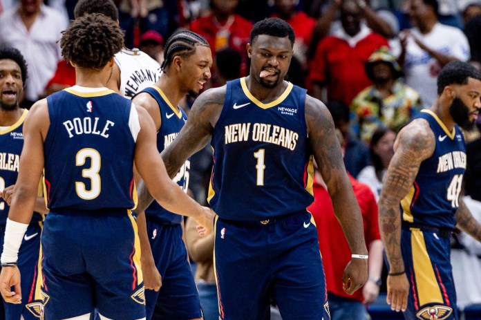 Pelicans star Zion Williamson high fives Jordan Poole during the 2025-26 NBA season.