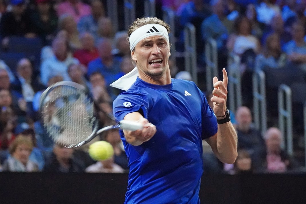 Alexander Zverev hits a forehand against Alex de Minaur at the 2025 Laver Cup.