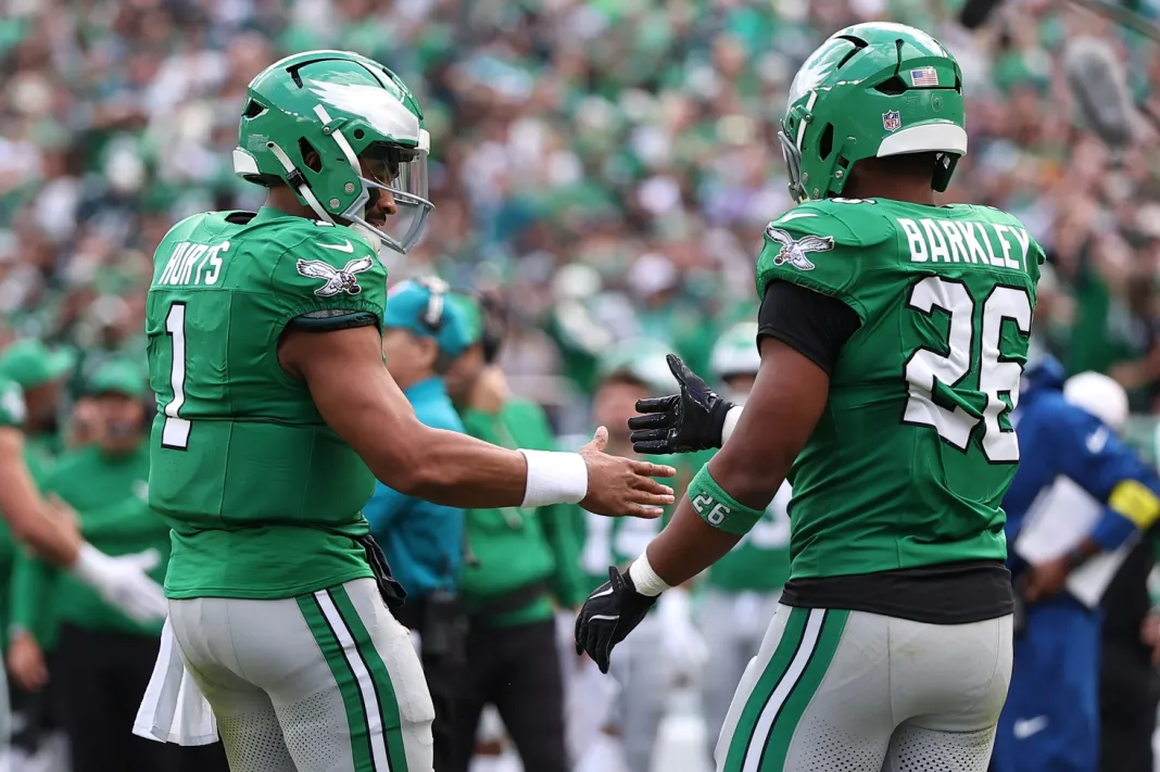 NFL: New York Giants at Philadelphia Eagles Jalen Hurts, Sawuon Barkley, Philadelphia Eagles
