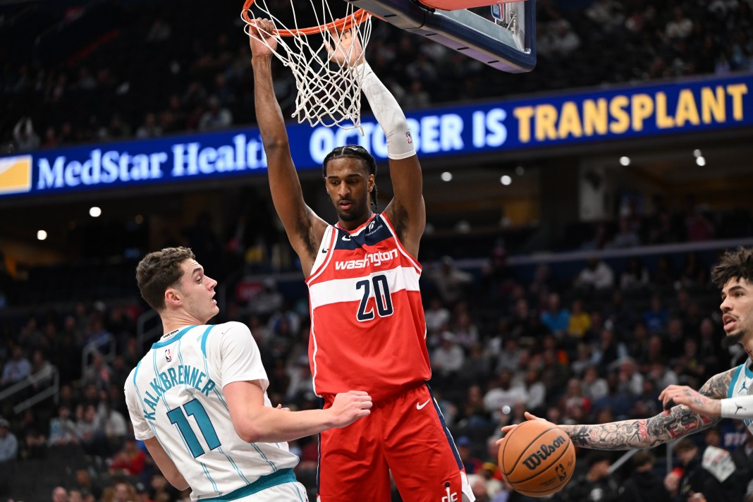 Wizards big man Alexandre Sarr dunks against the Hornets during the 2025-26 NBA season.