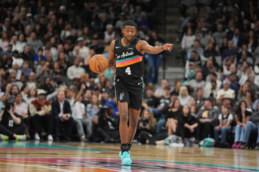NBA: Golden State Warriors at San Antonio Spurs Spurs star De'Aaron Fox brings the ball up against the Warriors during the 2025-26 NBA season.