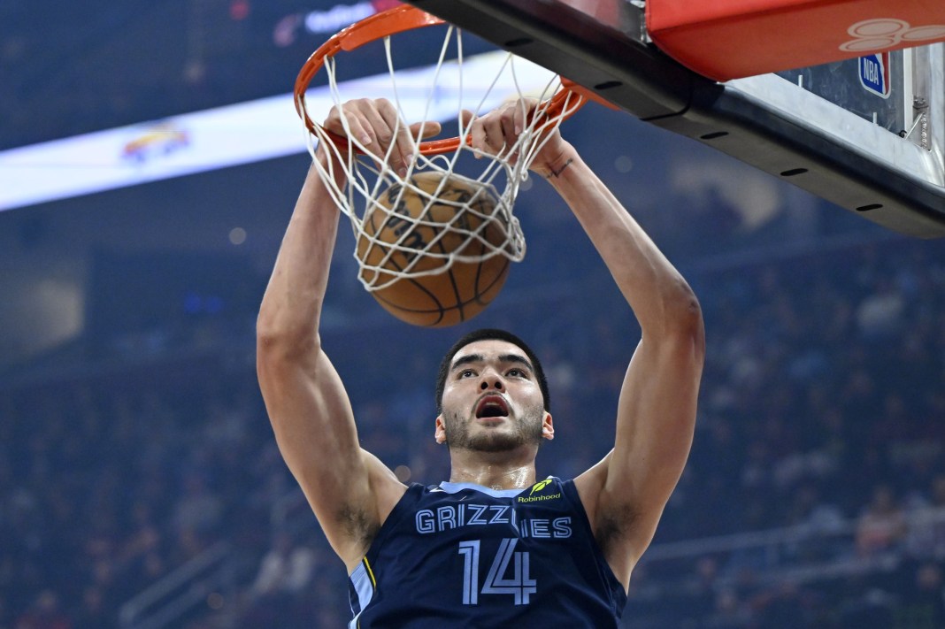 Grizzlies center Zach Edey dunks against the Cavaliers during the 2025-26 NBA season.