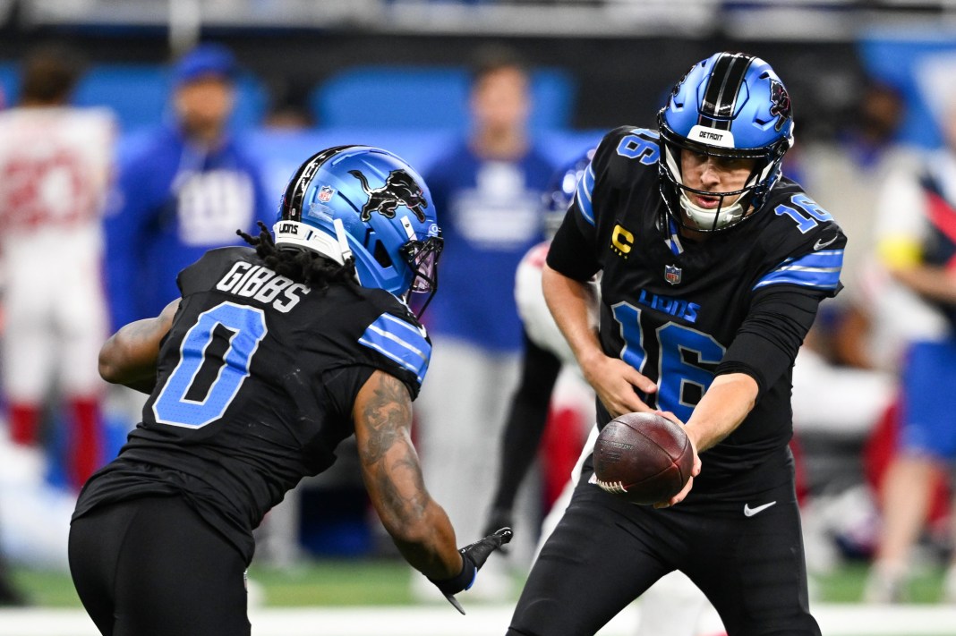 Lions quarterback Jared Goff hands the ball off to Jahmyr Gibbs against the Giants during the 2025 NFL season.