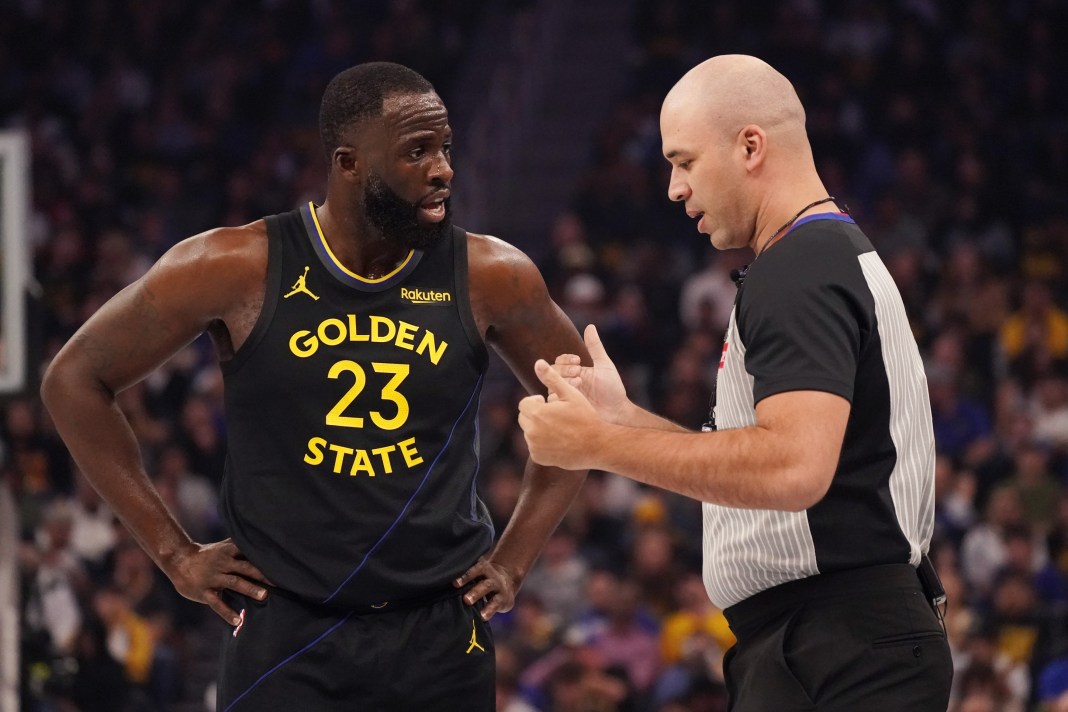 Warriors star Draymond Green talks to the ref in a meeting with the Rockets during the 2025-26 NBA season.