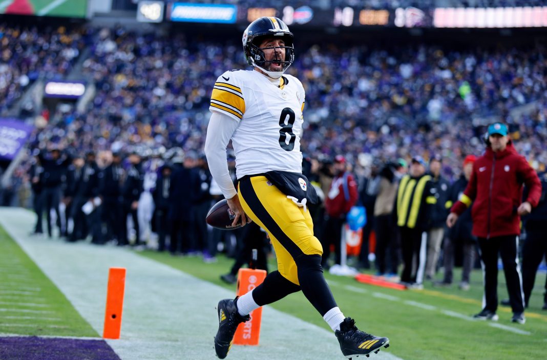 Steelers quarterback Aaron Rodgers celebrates a touchdown against the Ravens during the 2025 NFL season.