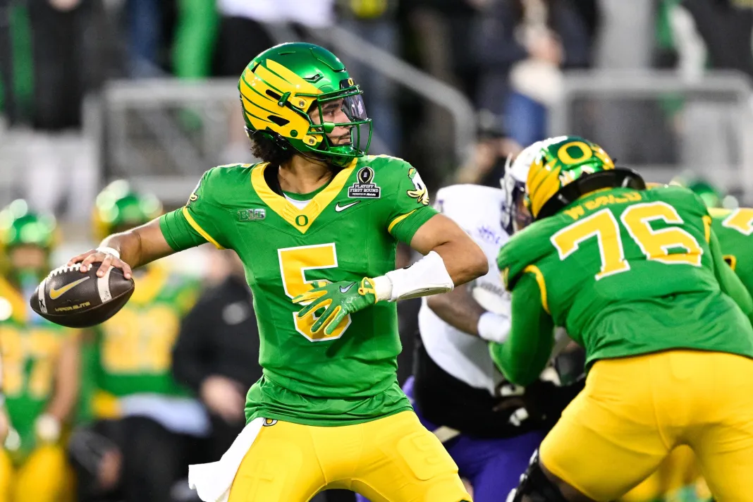 NCAA Football: CFP National Playoff First Round-Game 4-James Madison at Oregon Oregon quarterback Dante Moore looks to throw against James Madison during the 2025 college football season.