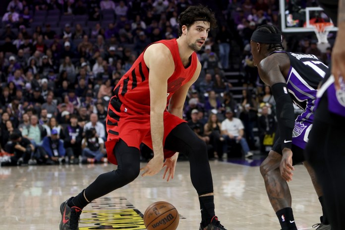 Blazers star Deni Avdija looks to drive against the Kings during the 2025-26 NBA season.