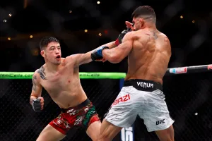 MMA: UFC Fight Night – Edmonton – Moreno vs Albazi Brandon Moreno (red gloves) fights Amir Albazi (blue gloves)