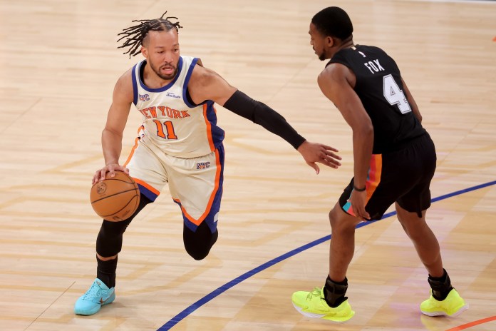 Knicks star Jalen Brunson drives against the Spurs during the 2025-26 NBA season.