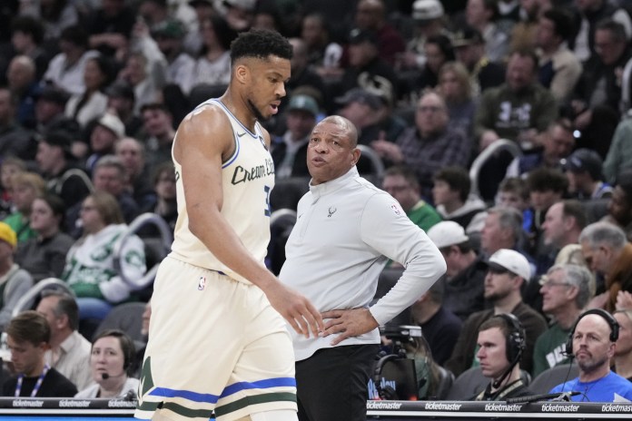 Bucks superstar Giannis Antetokounmpo walks to the bench in a meeting with the Celtics in the 2025-26 NBA season.