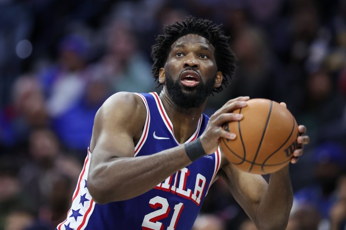 76ers star Joel Embiid looks to shoot against the Bulls during the 2025-26 NBA season.