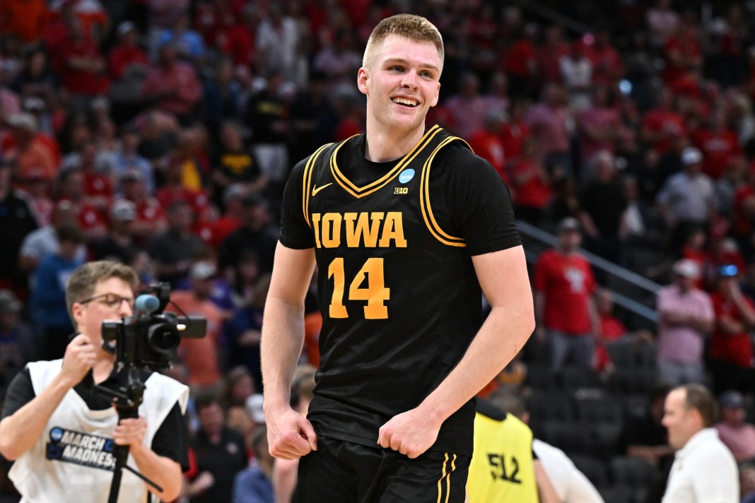 Bennett Stirtz, Iowa, college football