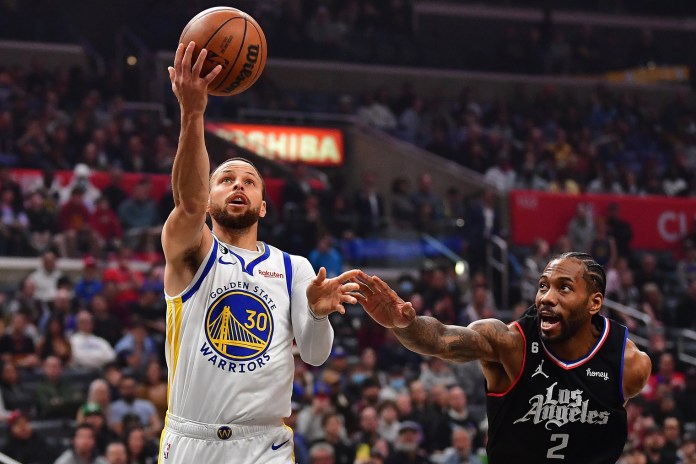 Warriors star Stephen Curry looks to score against Clippers star Kawhi Leonard.