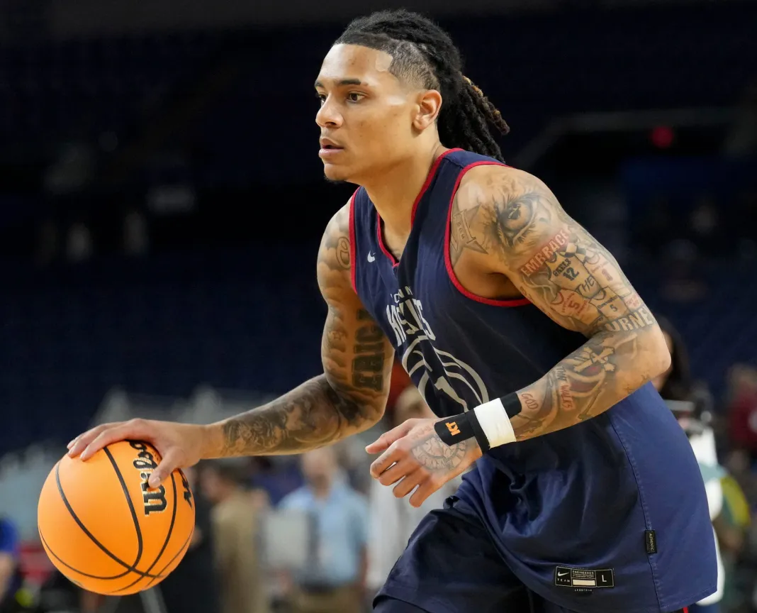 Syndication: The Indianapolis Star Solo Ball, Connecticut, college basketball