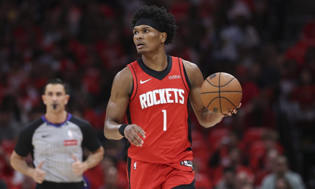 Rockets forward Amen Thompson brings the ball up against the Lakers during the 2025-26 NBA season.