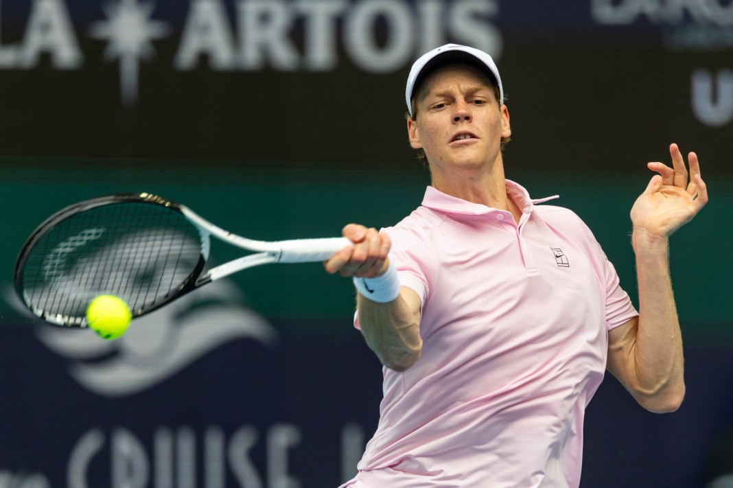 Jannik Sinner hits a forehand against Jiri Lehecka in the 2026 Miami Open.
