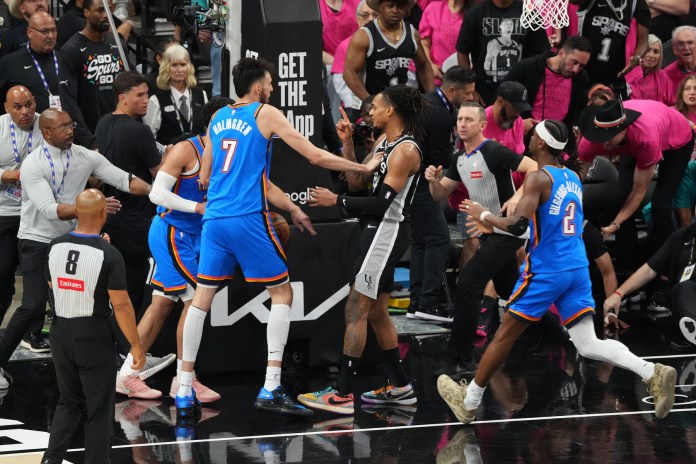 Thunder-Spurs fight
