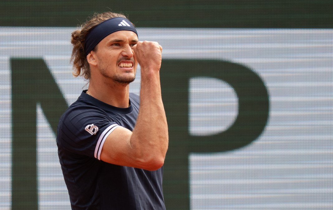 Alexander Zverev celebrates a point won against Jakub Mensik at the 2026 French Open.