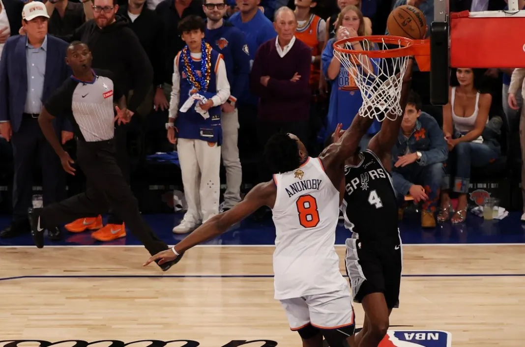 NBA: Finals-San Antonio Spurs at New York Knicks Knicks star OG Anunoby blocks Spurs guard De'Aaron Fox in Game 4 of the 2025-26 NBA Finals.