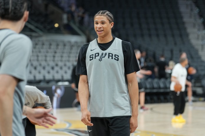Spurs wing Carter Bryant warming up for an NBA Finals game against the Knicks.