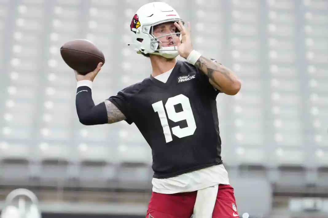 Arizona Cardinals quarterback Carson Beck (19) practices during training camp at State Farm Stadium in Glendale on July 26, Carson Beck, Arizona Cardinals, NFL Hall of Fame Game