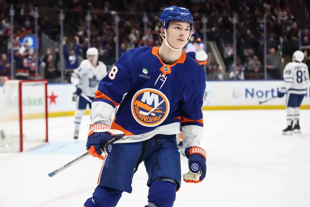 NHL: Toronto Maple Leafs at New York Islanders Matthew Schaefer, New York Islanders, NHL