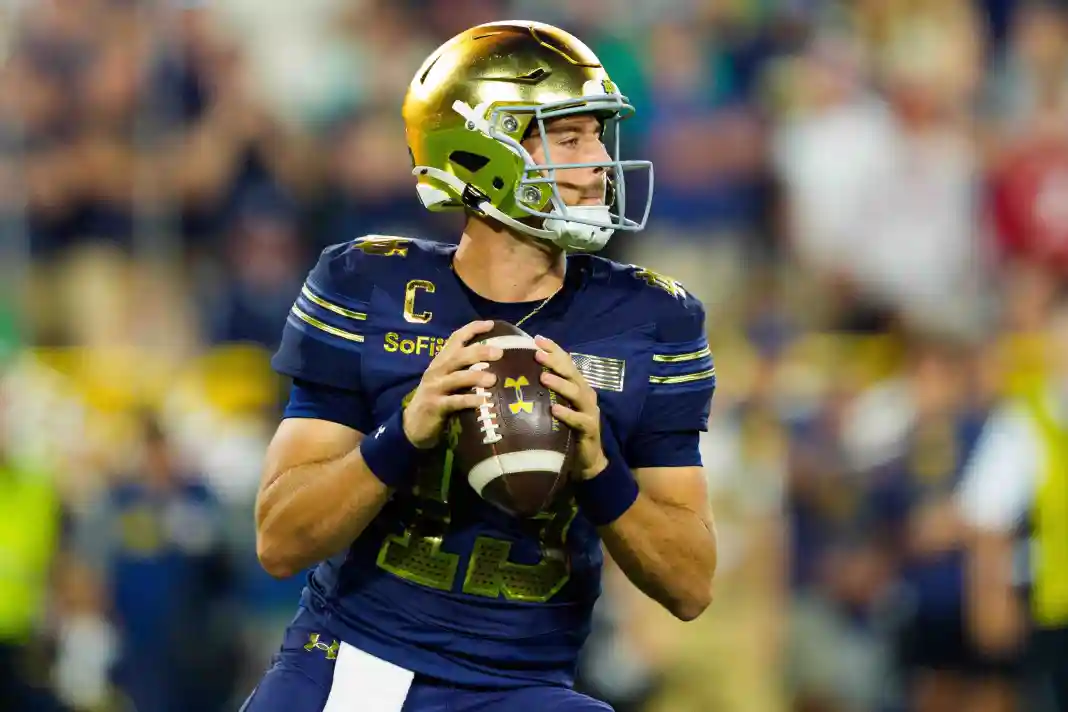 Notre Dame quarterback CJ Carr (13) looks for an open receiver during the first half of a NCAA football game against Wisconsin CJ Carr, Notre Dame, college football