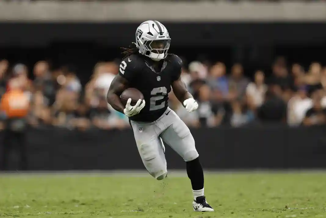 NFL: Miami Dolphins at Las Vegas Raiders Ashton Jeanty, Las Vegas Raiders, NFL