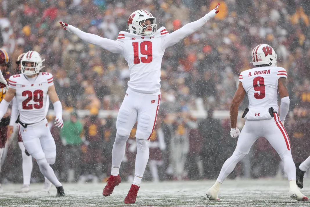 NCAA Football: Wisconsin at Minnesota