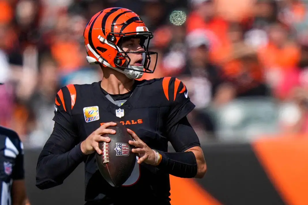 Cincinnati Bengals quarterback Joe Burrow (9) looks for a throw in the second quarter of the NFL Week 4 game between the Joe Burrow, Cincinnati Bengals, NFL