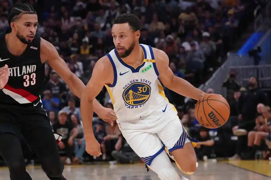 NBA: Preseason-Portland Trail Blazers at Golden State Warriors Stephen Curry, Golden State Warriors, NBA