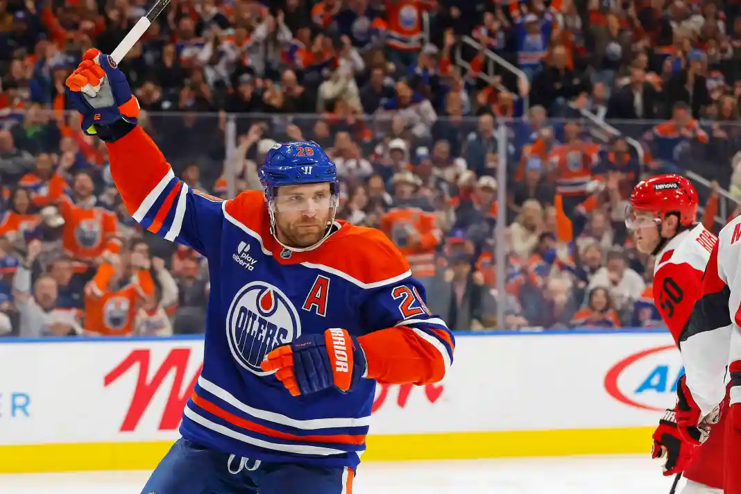 NHL: Carolina Hurricanes at Edmonton Oilers Leon Draisaitl, Edmonton Oilers, NHL